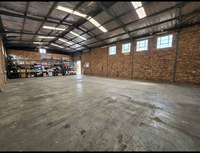 550M² FACTORY TO LET IN ANDERBOLT